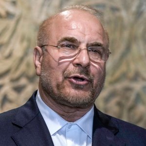 শান্তি আলোচনার আগে যুক্তরাষ্ট্রকে কড়া শর্ত ইরানের স্পিকারের