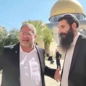 আল-আকসা মসজিদের ‘মালিক’ মনে হচ্ছে নিজেকে: ইসরায়েলি নিরাপত্তামন্ত্রী