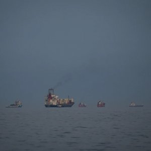 মাসে পার হয়েছে ১০০ জাহাজ, হরমুজ প্রণালি থেকে বিপুল আয় ইরানের