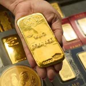 বিশ্ববাজারে সোনার দামে বড় পতন