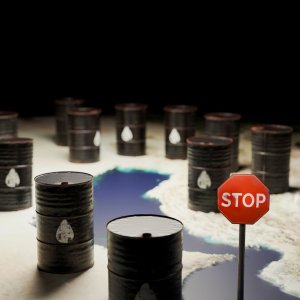 হরমুজে মার্কিন অবরোধের ঘোষণা, ফের অস্থির জ্বালানি তেলের বাজার