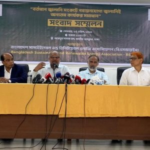 আমদানি নির্ভরতা জ্বালানি সংকটকে তীব্র করেছে