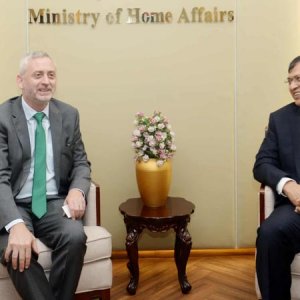 স্বরাষ্ট্রমন্ত্রীর সঙ্গে ইইউ রাষ্ট্রদূতের বৈঠক