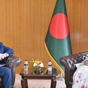 আলজেরিয়াকে জ্বালানি সহযোগিতা বাড়ানোর অনুরোধ