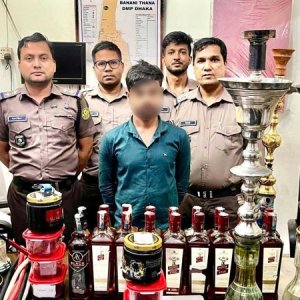 বনানীতে সীসা বারে অভিযান, বিদেশি মদসহ গ্রেফতার ১