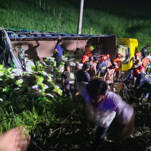 কুমিল্লায় ট্রাক উল্টে নিহত ৭ জনেরই বাড়ি একই জেলায়