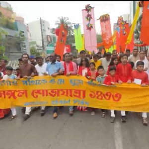 উৎসবের আবহে ধানমন্ডিতে ফিরল মঙ্গল শোভাযাত্রা