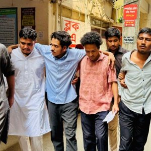 সংঘর্ষের ভিডিও করায় দুই সাংবাদিককে পেটালেন ছাত্রদলের নেতাকর্মী