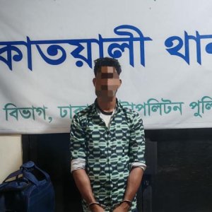 সদরঘাটে ৪০ লাখ টাকার জাল নোটসহ যুবক আটক