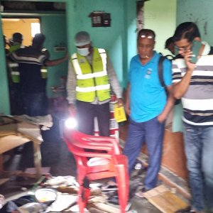 বিস্ফোরণে ঘরের দরজা-জানালা উড়ে খালে পড়েছে, ৩ জন আহত