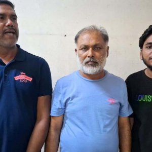 ঝুট ব্যবসার দখল নিয়ে গোলাগুলি: ইউনিয়ন যুবদলের সভাপতি-সেক্রেটারি গ্রেফতার