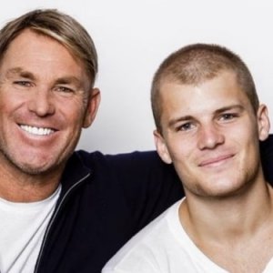 শেন ওয়ার্নের মৃত্যু: করোনার টিকাকে দায়ী করলেন ছেলে 