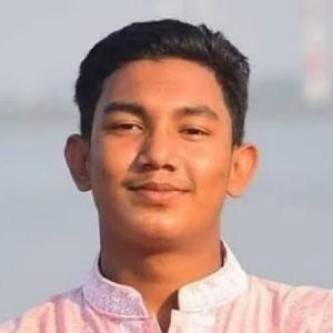 প্রাণ বাঁচাতে উঠে পড়েন আটতলায়, সেখান থেকে লিফটের গর্তে ফেলে হত্যা