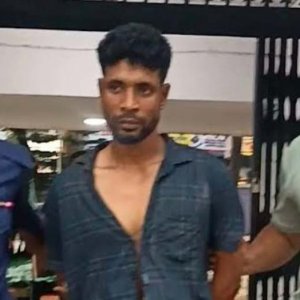 কুড়ালের আঘাতে মাজারের খাদেমকে হত্যা, একজন আটক