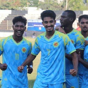 চার লাল কার্ডের দিনে আবাহনী ও মোহামেডানের জয়, কিংসের ড্র