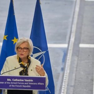 হরমুজ প্রণালিতে মাইন অপসারণের প্রস্তাব ফ্রান্সের