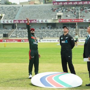 ১০ ওভারে নিউজিল্যান্ডের ৩৮