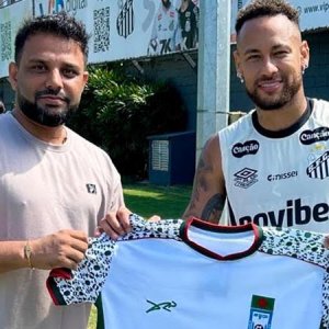 বাংলাদেশের জার্সি পেয়ে অভিভূত নেইমার