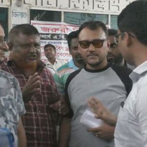 আগে মজুত করা তেল নতুন দামে বিক্রি, দুই পাম্পকে জরিমানা