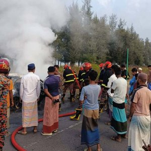 মেরিন ড্রাইভে চলন্ত গাড়িতে আগুন