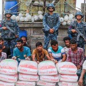 মিয়ানমারে পাচারকালে ৮৫০ বস্তা সিমেন্টসহ আটক ১১