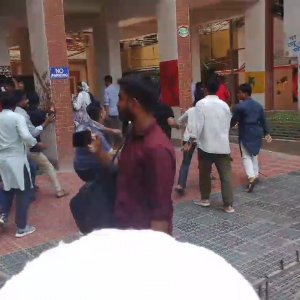 ‘গুপ্ত’ লেখাকে কেন্দ্র করে চট্টগ্রামে ছাত্রদল ও ছাত্রশিবির সংঘর্ষ