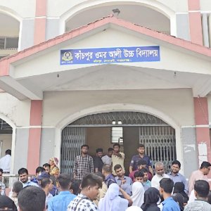 এসএসসি পরীক্ষায় গত বছরের প্রশ্নপত্র, দেড় ঘণ্টা পর দেওয়া হলো নতুন প্রশ্ন 