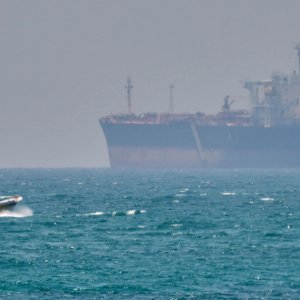 ‘সতর্কবার্তা উপেক্ষা’ করায় জাহাজে গুলি চালিয়েছে ইরান