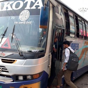 সমঝোতায় মালিক সমিতি, রাজশাহী থেকে বাস চলাচল শুরু 