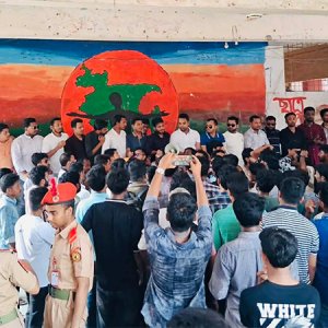 সিটি কলেজে ছাত্রদল নেতাকর্মীদের ওপর হামলার প্রতিবাদে কবি নজরুল কলেজ ছাত্রদলের বিক্ষোভ