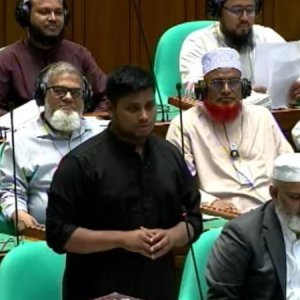 গাড়ি চাওয়া নিয়ে নিজের অবস্থান পরিষ্কার করলেন হাসনাত