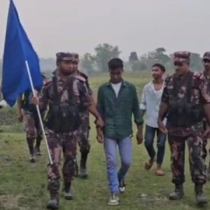 সীমান্ত থেকে ধরে নিয়ে যাওয়া দুই কিশোরকে ফেরত দিয়েছে বিএসএফ