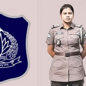 পুলিশের ইউনিফর্ম পরিবর্তন প্রক্রিয়া বন্ধ চেয়ে আইনি নোটিশ