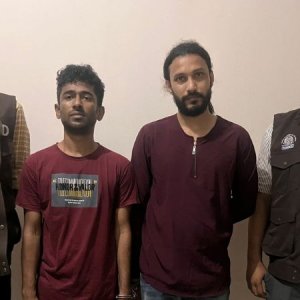 অনলাইনে আয়ের ফাঁদ, গ্রেফতার ২ 