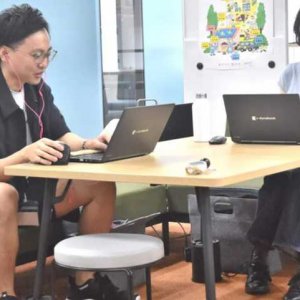 জ্বালানি সাশ্রয়ে ‘শর্টস’ পরে অফিসে টোকিওর সরকারি কর্মীরা