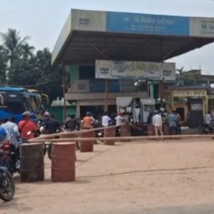 খাগড়াছড়িতে জ্বালানি তেল সংকট, পাম্পে দীর্ঘ লাইনে ভোগান্তি অব্যাহত