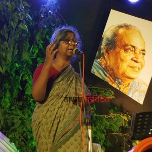 ‘সেই আশ্চর্য কণ্ঠস্বরের সুনীল কর্মকার ভুবনকে দেখেছেন ধ্বনি দিয়ে’