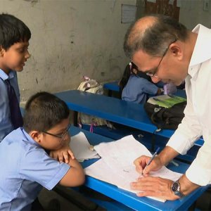 শিক্ষার্থীদের সঙ্গে হাসি-আড্ডায় প্রধানমন্ত্রী