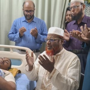 শিবির নেতা আশরাফুলকে দেখতে হাসপাতালে জামায়াত সেক্রেটারি