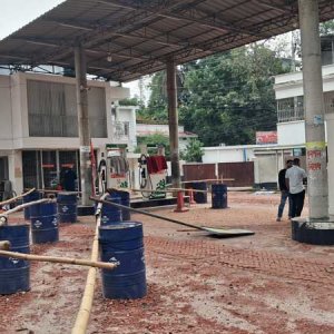 রংপুর নগরীর সব ফিলিং স্টেশন বন্ধ, ভোর থেকে মোটরসাইকেলের দীর্ঘ লাইন