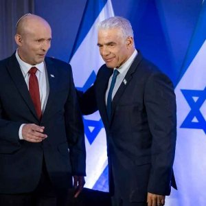 নেতানিয়াহুকে হটাতে একজোট বেনেত ও লাপিদ