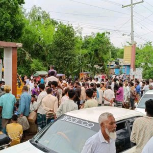 তেল নেওয়া নিয়ে পেট্রোল পাম্পে মারামারি