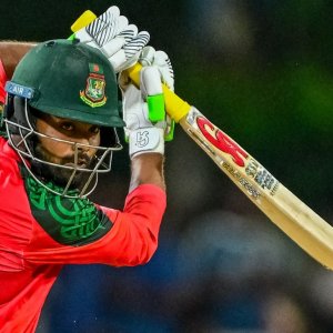 শামীমের ব্যাটিং উপভোগ করেন হৃদয়