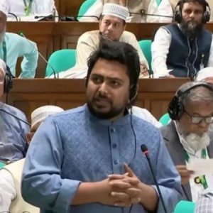 দুর্নীতির অভিযোগের প্রমাণ চাইলেন নাহিদ  