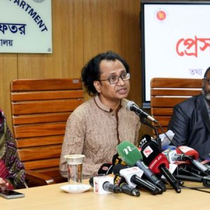 ফটোকার্ডে ভুল তথ্য-অপতথ্য সরকার সহ্য করবে না: তথ্য উপদেষ্টা  