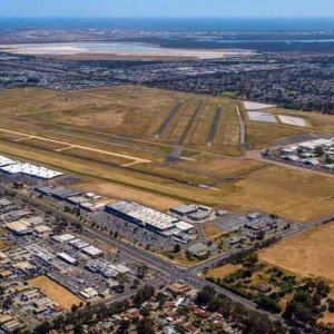 অস্ট্রেলীয় বিমানবন্দরে হ্যাঙ্গারে বিধ্বস্ত উড়োজাহাজ, নিহত ২