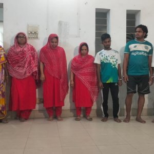 পুলিশের অভিযান মাদক ব্যবসায়ীদের হামলায় আহত পাঁচ, গ্রেফতার ৭