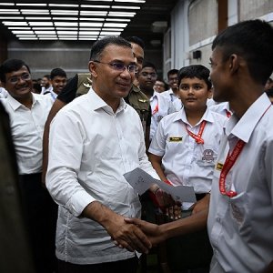 সংসদে নিজ কলেজের শিক্ষার্থীদের সঙ্গে প্রধানমন্ত্রীর শুভেচ্ছা বিনিময়