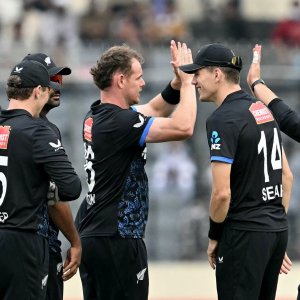 ১০২ রানে শেষ বাংলাদেশের ইনিংস