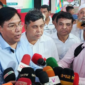 হজযাত্রীদের বিমান ভাড়া ২০-২৫ হাজার টাকা কমবে: বিমানপ্রতিমন্ত্রী